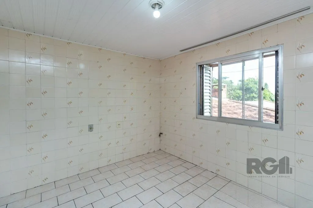 Imagem Casa de 4 dormitórios no bairro Camaquã