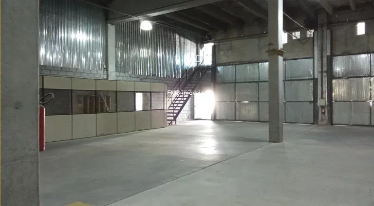 Imagem Galpão com 2200m2 na Rod. Anhanguera / SP.
