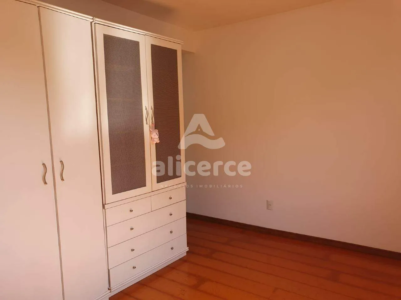 Imagem Apartamento à venda com 2 quartos 1 suíte, 76m² em Centro Florianópolis