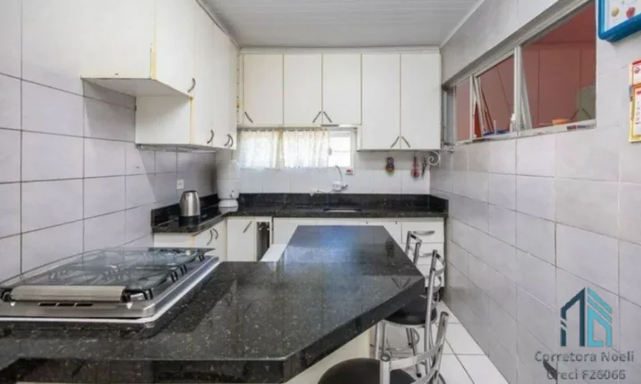 Imagem Sobrado em condomínio, 04 quartos c/suíte no Xaxim em Curitiba PR