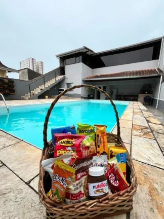 Imagem Vendo casa com 362 mts de área útil, piscina 4x7, barzinho de tijolinho e mármore + EDÌCULA com 2 dormitórios, banheiro Sistema de captação de energia própria fotovoltáica