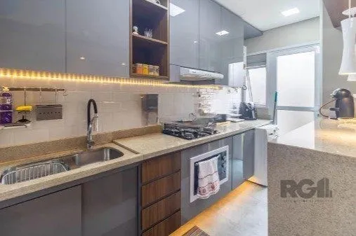 Imagem Casa impecável e mobiliada, com 3 niveis, possui 3 dormitórios sendo 1 suíte, 4 banheiros