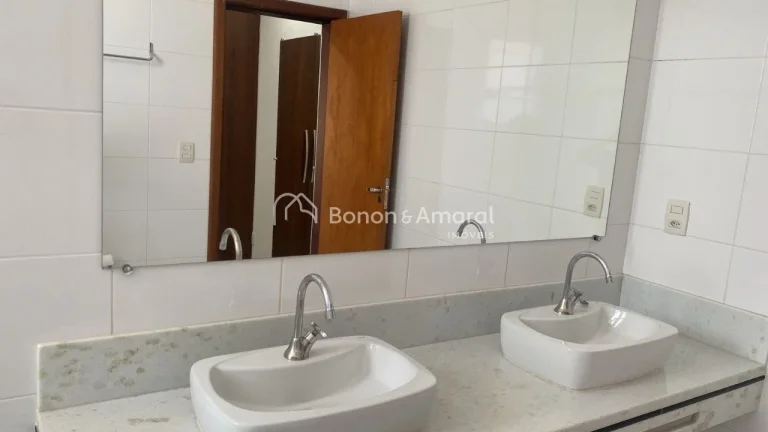 Imagem Um lar pensado para viver bem!

Essa casa no Condomínio Portal do Jequitibá encanta pelo acabament...