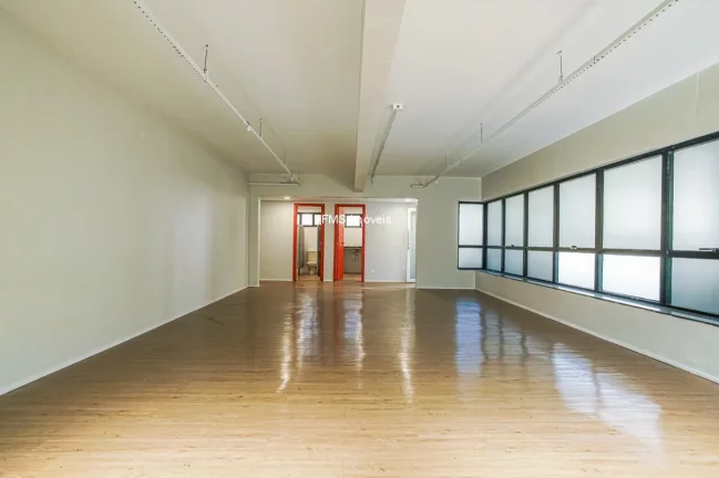 Imagem Imponente Edifício Comercial em Perdizes, São Paulo: 11 Banheiros, 17 Vagas de Garagem, 1.067m² - Venda ou Locação!