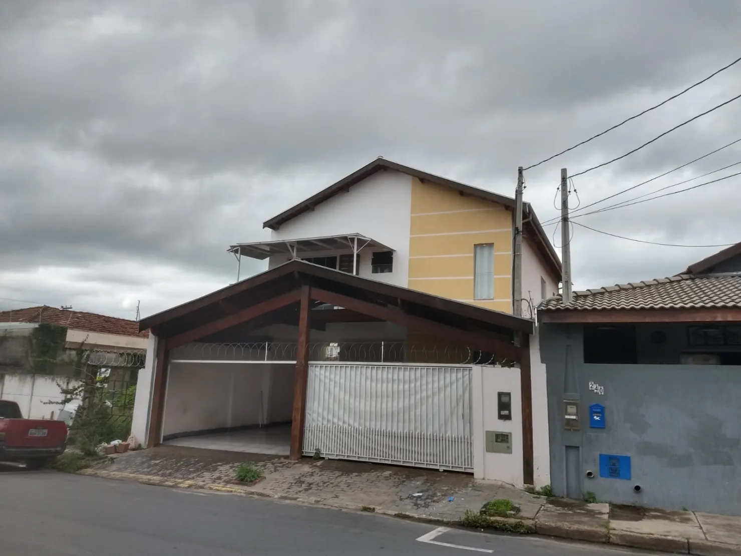 Foto do imóvel Casa à venda 5 Quartos, 3 Suites, 5 Vagas, 300M², São Benedito, Pindamonhangaba - SP