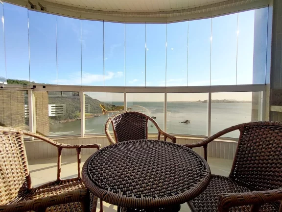 Imagem Apartamento Alto Padrão, 04 Suites, 03 Salas, DCE, Varanda Gourmet, Frente Mar, 03 Vagas de Garagem, Beira Mar, Praia do Morro, Guarapari - ES