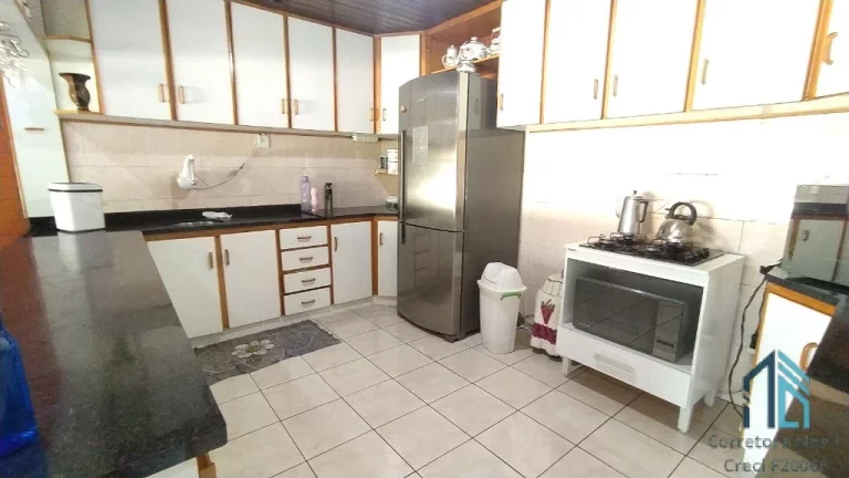 Imagem (PERMUTA) Casa a venda Semi mobiliada, 03 quartos, 04 vagas, churrasqueira no Boqueirão em Curitiba PR