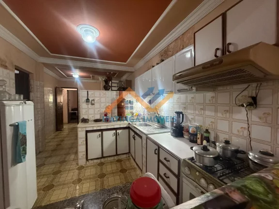 Imagem CASA DE QUATRO QUARTOS NO CARIRU