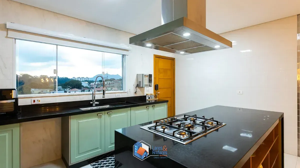 Imagem Sobrado para venda e locação em Chácara Inglesa com 3 quartos, sendo 1 suíte, 185m²