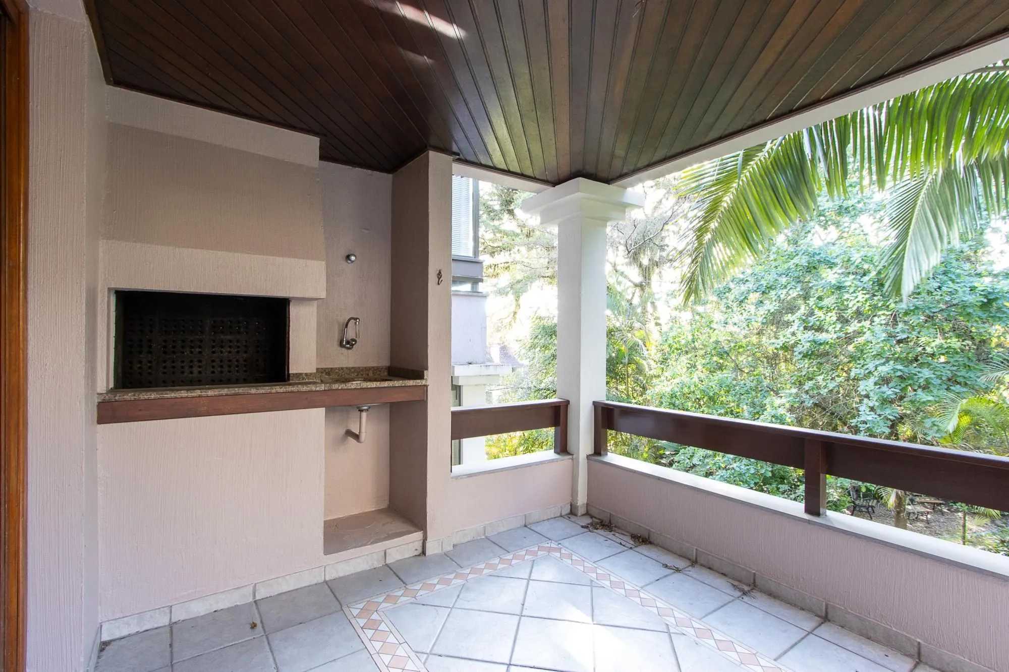 Imagem Apartamento bairro Cavalhada com 03 dormitórios, gabinete e 2 vagas 134,35m2 privativos!