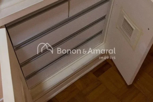 Imagem Apartamento em excelente localizaÃ§Ã£o, com ambientes amplos e acabamentos renovados. O living espaÃ...
