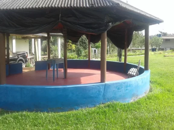 Imagem Lindo e confortável sítio na estrada de Itacoatiara , no km 58 , com casa , piscina e plantações