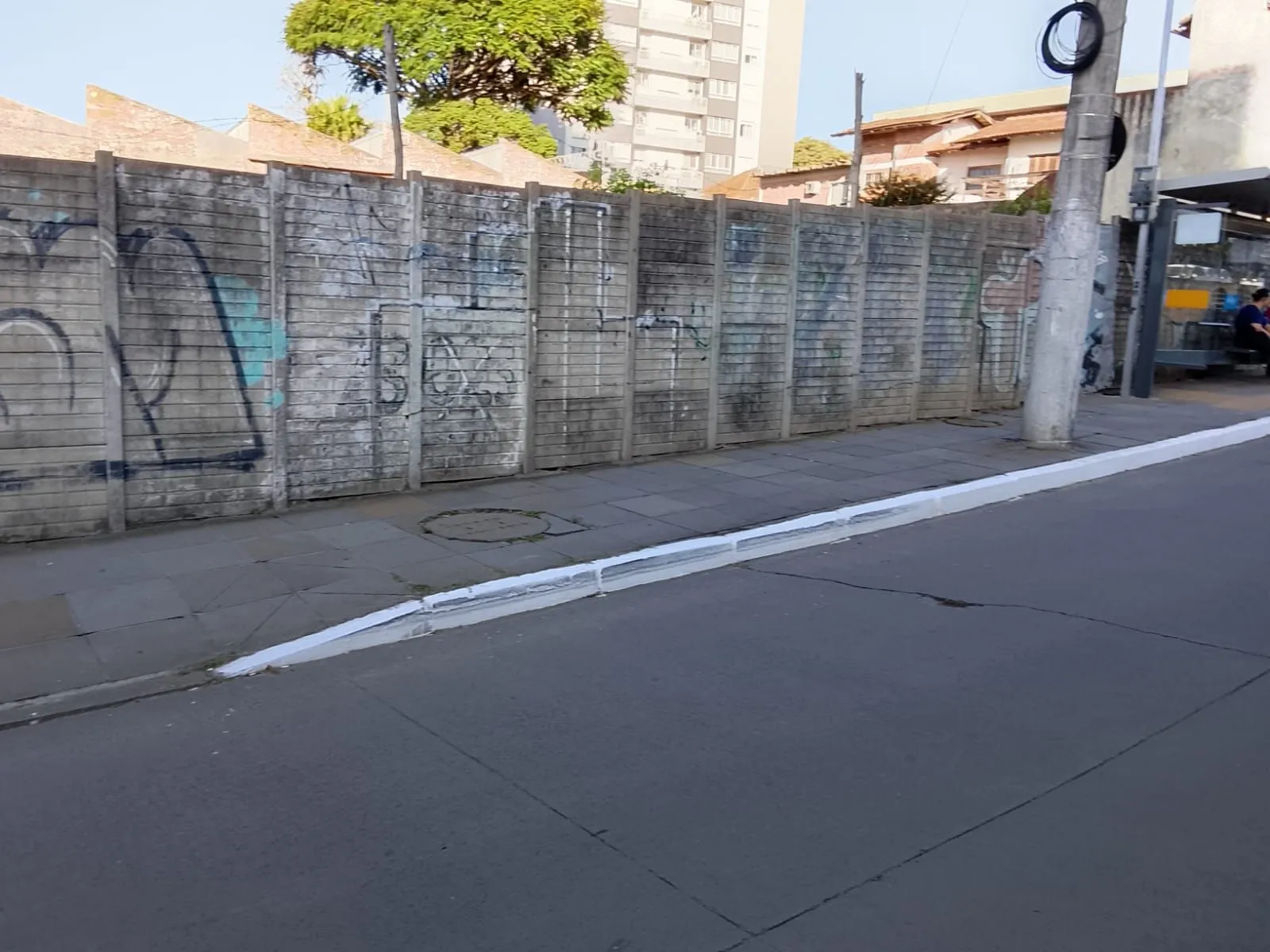 Imagem 4 Terrenos residencial ou comercial, com tapume na frente, desinpedido sem muros intermediários total de 1.126,81 m²