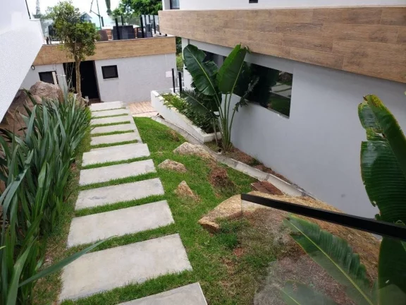 Imagem Imperdível casa à venda em Garopaba-SC, bairro Morrinhos: 4 quartos, 4 suites, 2 salas, 5 banheiros, 4 vagas, 322m².