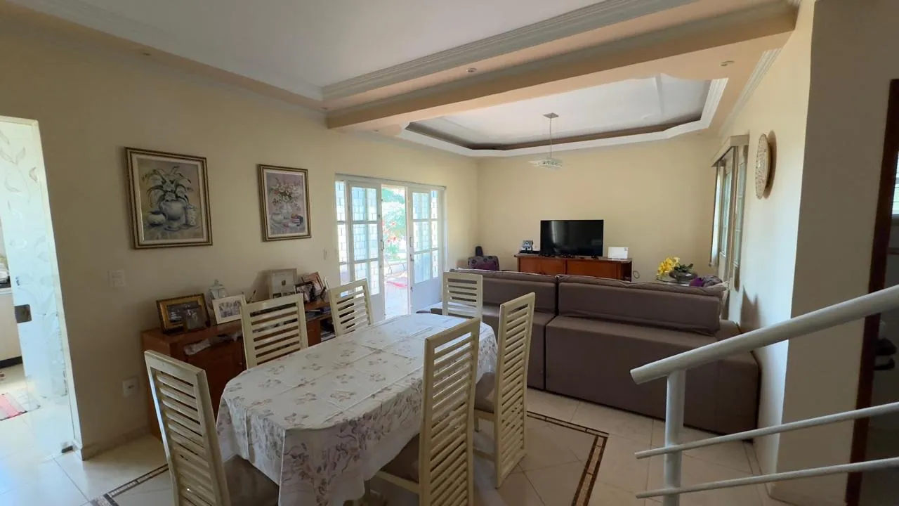 Imagem Imperdível casa de 5 quartos em condomínio no Estribo, Avaré-SP: 1 suíte, 1 sala, 4 banheiros, 4 vagas, 265m².