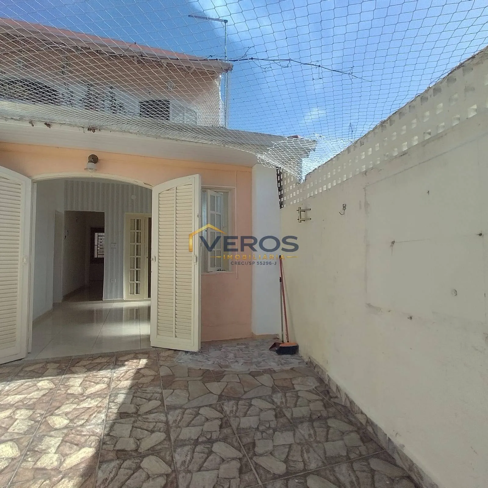 Imagem Sobrado com 4 quartos à Venda no Jardim Aruan perto da praia Caraguatatuba