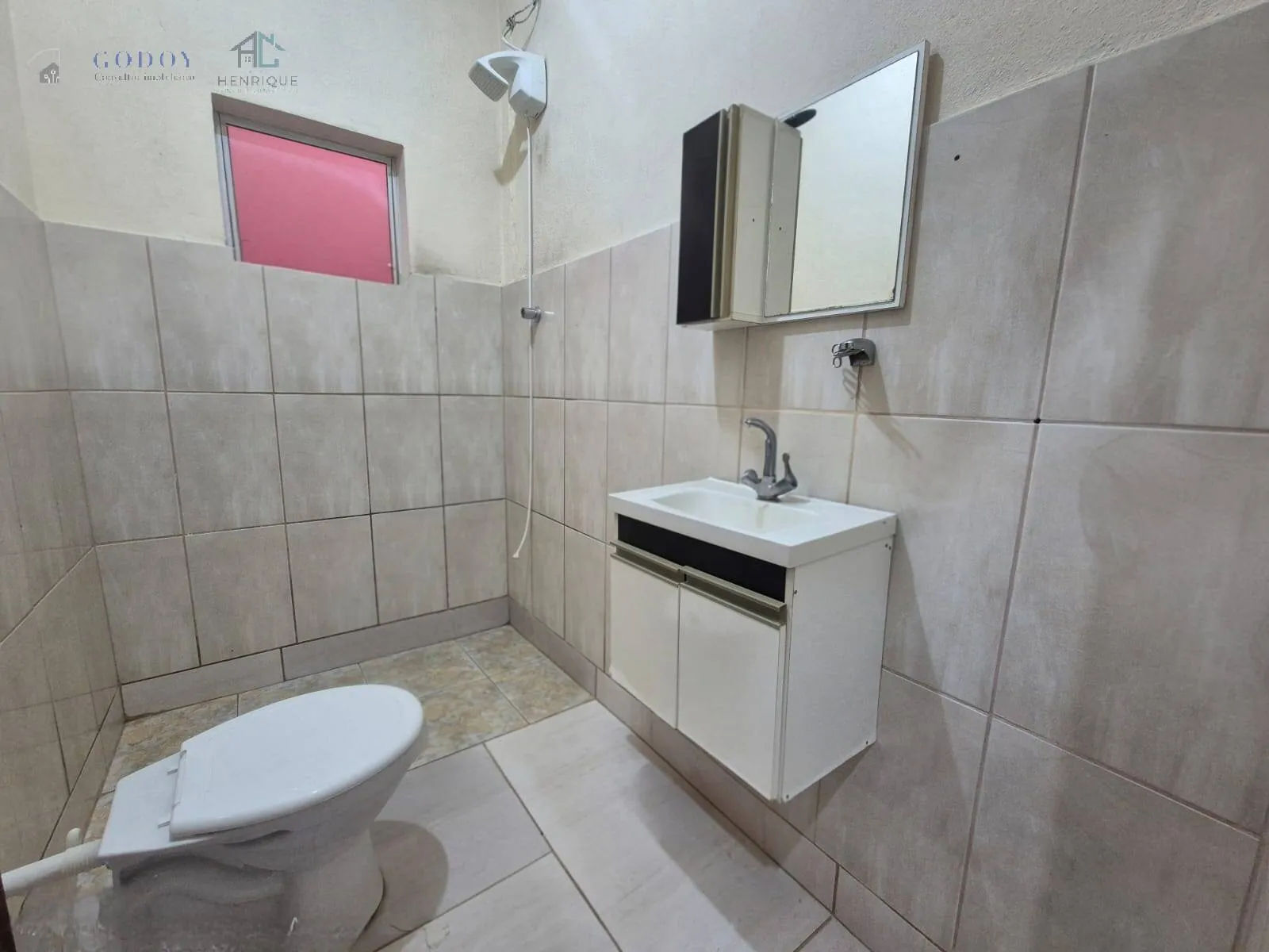 Imagem Casa com 2 Dormitórios e Garagem para 2 Carros