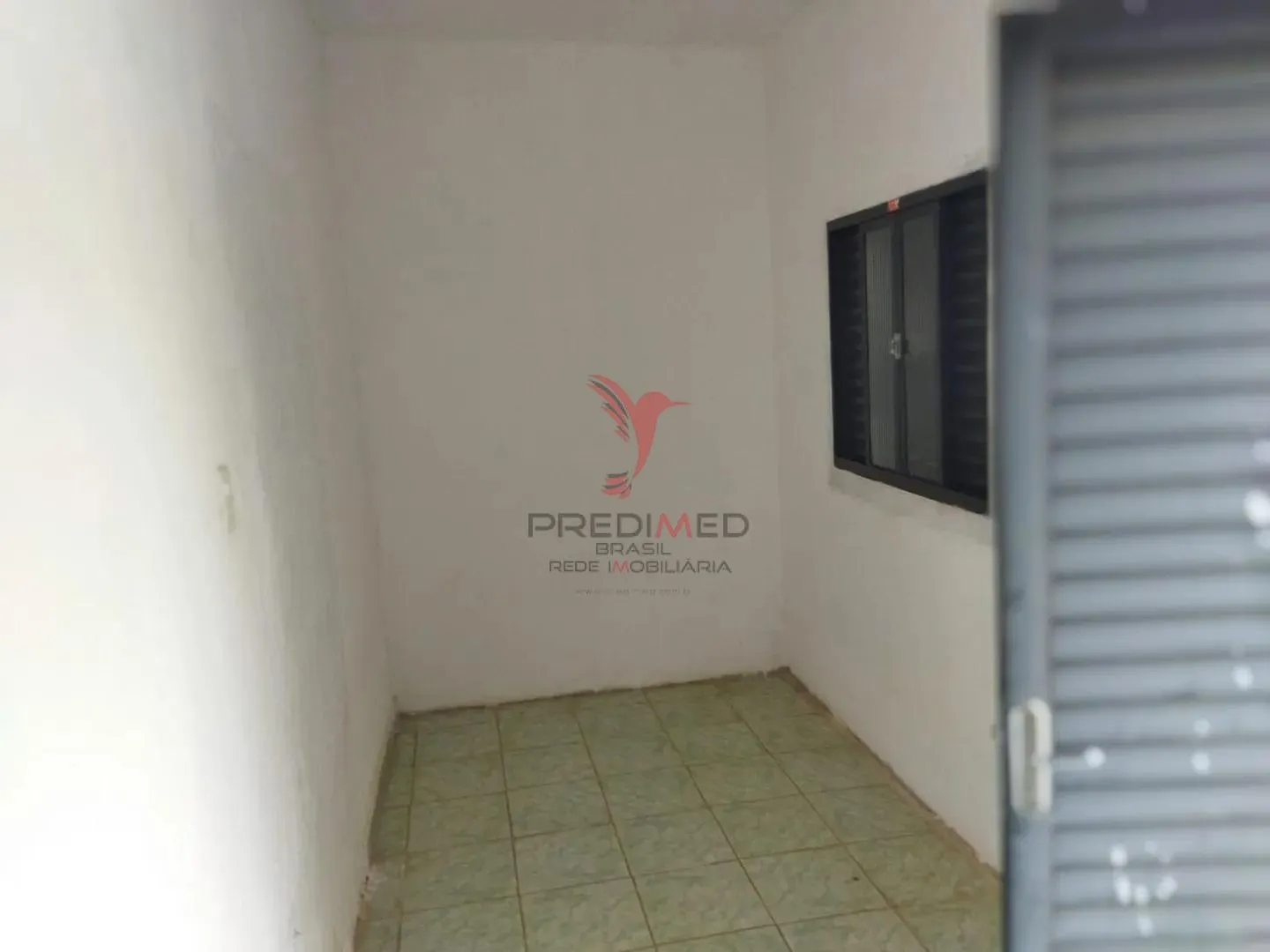Imagem São 1.000 m2 de terreno com casa pequena