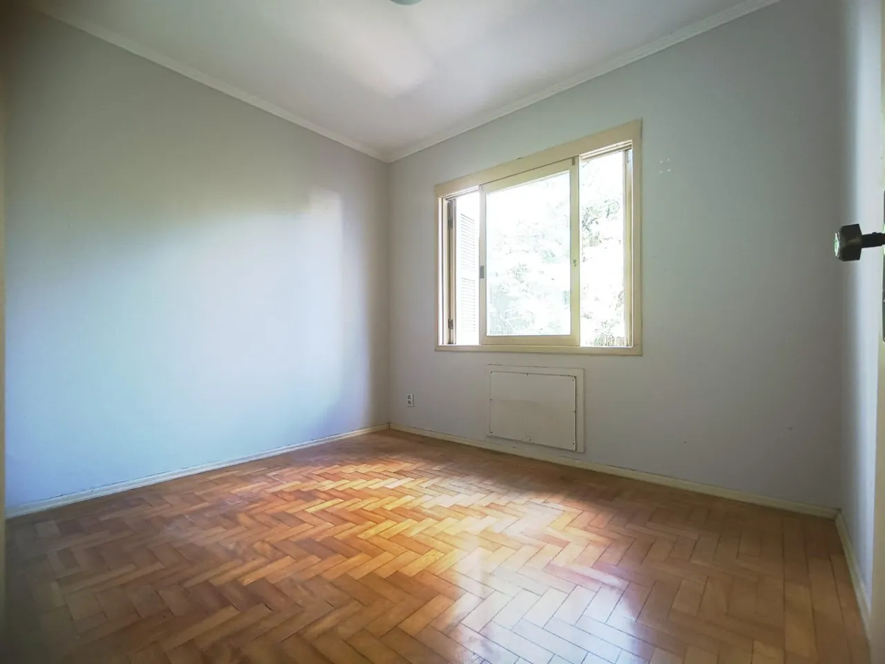 Imagem Apartamento de 2 dormitórios para locação no bairro Menino Deus, na Rua Barão do Gravataí. Um i...