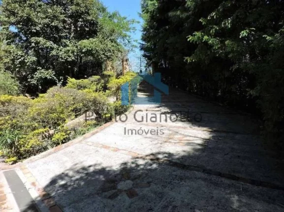Imagem Casa à venda - Estilo, charme e privacidade em 2 Lotes!