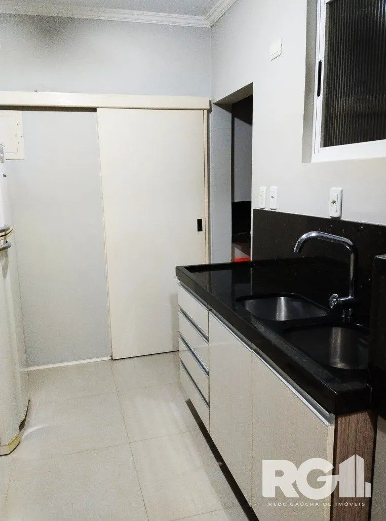 Imagem Apartamento 3 dor, semimobiliado com suíte e 2 vagas no Sarandi