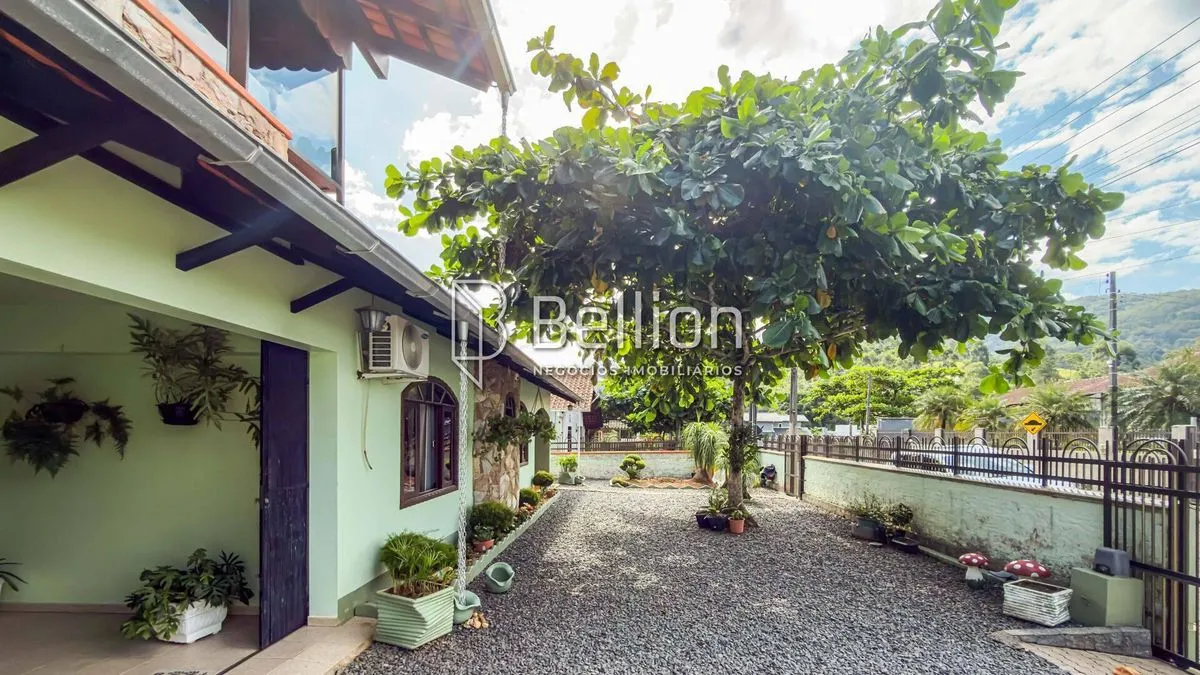 Imagem Belíssima casa no bairro dos lagos em rodeio.