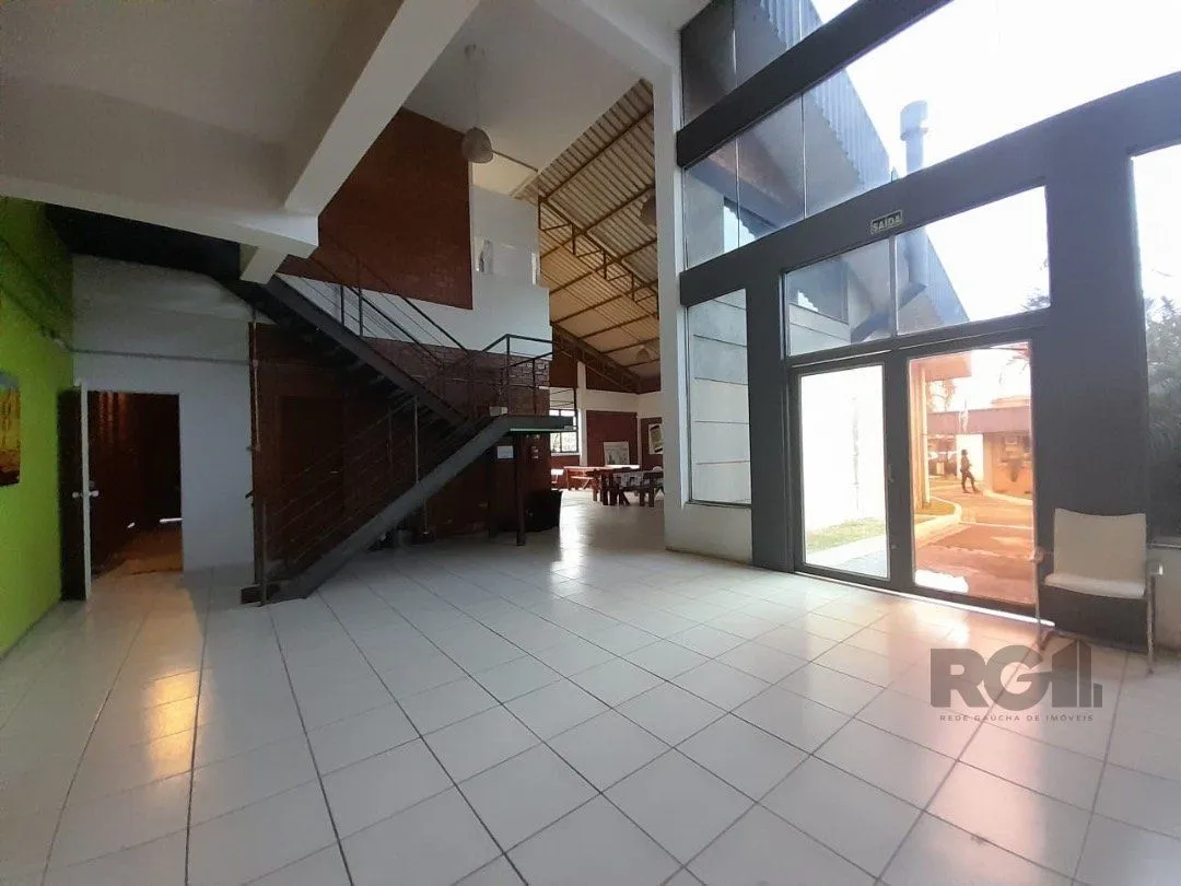 Imagem Prédio comercial com área total de 5.000 m² na rua Frederico Mentz, bairro Navegantes.