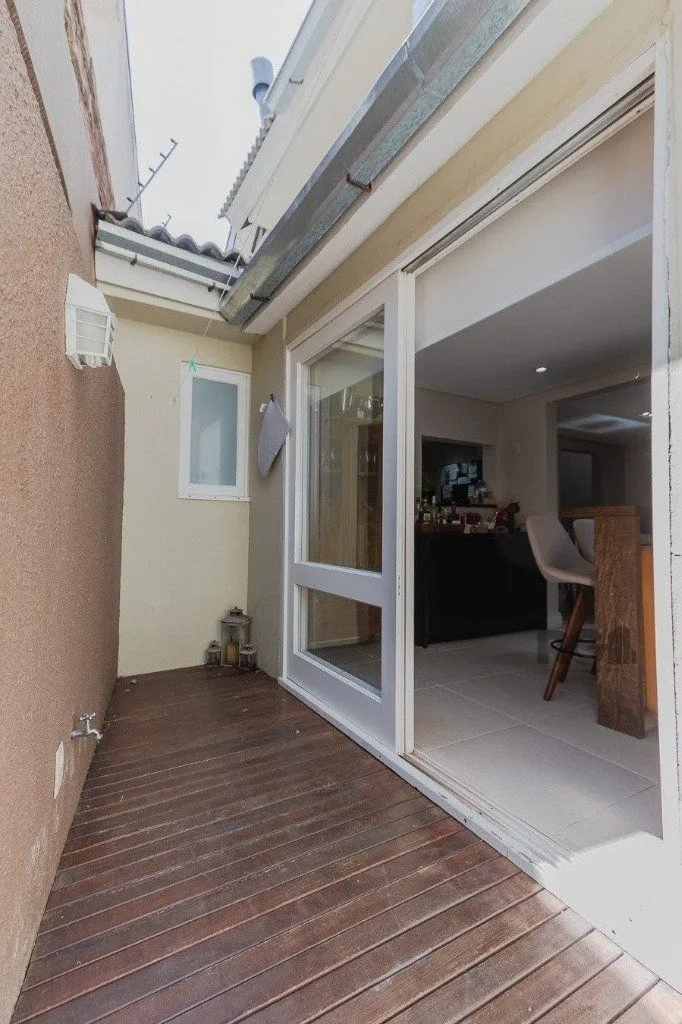 Imagem Excelente casa em condomínio de 249m² com 03 dormitórios e 4 vagas.