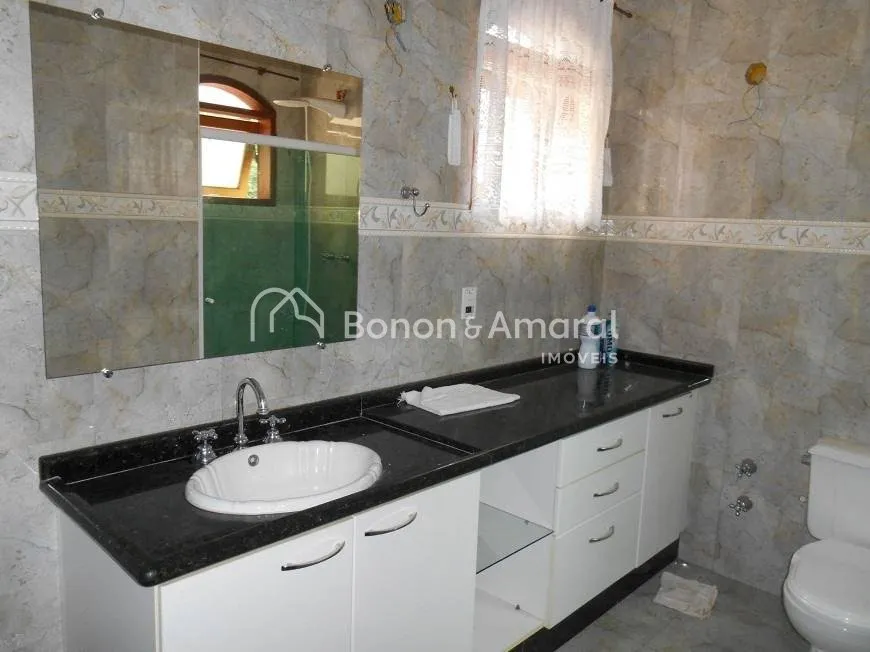 Imagem Casa com 230 m² e 5 quartos
