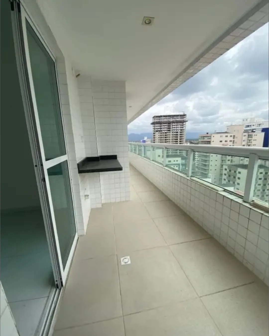 Imagem Espaçoso Apartamento na Praia Grande - AVIAÇÃO - NOVO