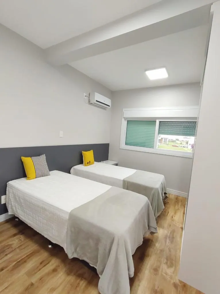 Imagem Casa em Condominio 4 Dormitórios - Bairro --