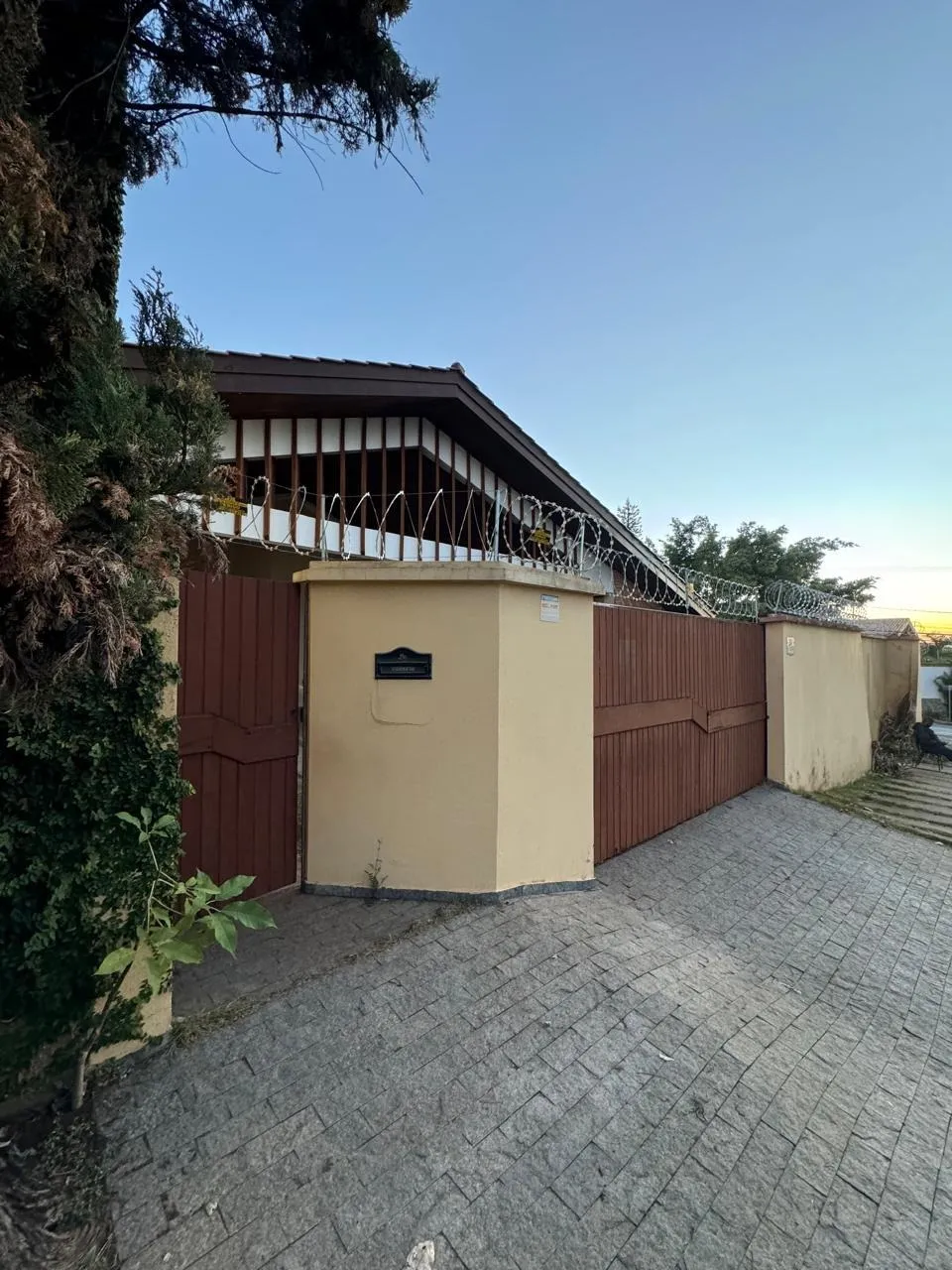 Imagem Casa Comercial para Locação no Jardim América, Sorocaba-SP: 7 Salas, 4 Banheiros, 491m² de Área