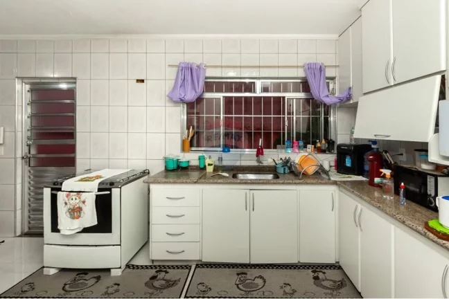 Imagem Casa bem localizada com 4 dormitórios, 2 vagas de garagem.