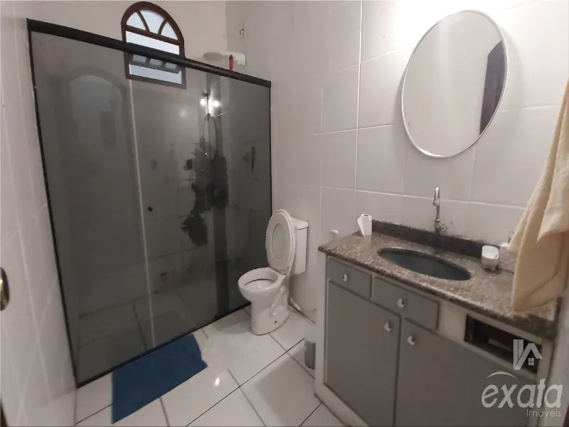Imagem Manoel Plaza, casa com 3 quartos com 1 suite, sala e cozinha ampla, banheiro social, varandão, 3 vagas de garagem, terreno de 300 m²