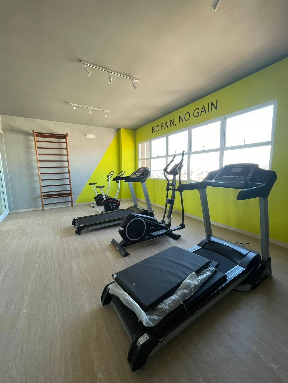Imagem Excelente apartamento à venda no JJR Hortência, 52m², 2 quartos sendo 1 suíte, varanda gourmet, andar alto, vista da cidade e lazer completo.