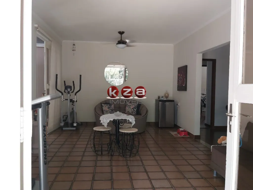 Imagem Oportunidade única: Casa à venda em Valinhos-SP, no Jardim Celani, com 3 quartos, suíte, 3 salas, 2 banheiros, 2 vagas - 198m².