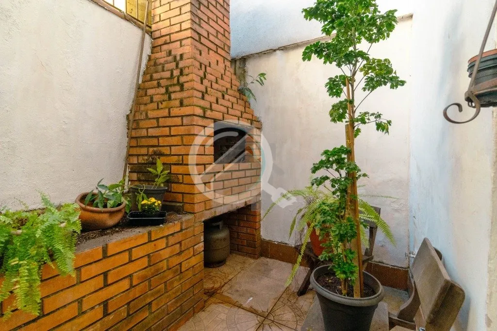 Imagem Casa 2 pavimentos com 130m² de área privativa, três dormitórios, living dois ambientes, sala de ...