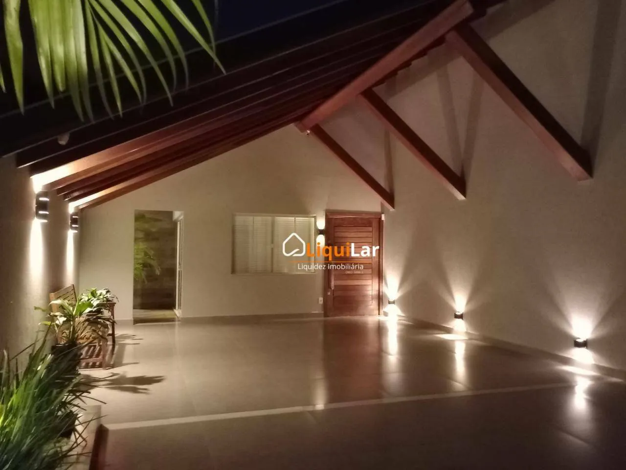 Imagem Lindíssima Casa com 3 suítes completa com armários