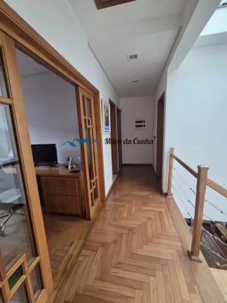 Imagem Linda Casa à Venda, com 4 dormitórios, 2 suítes, com 249m² com jardim, com 4 vagas, Vila Gilda, Santo André