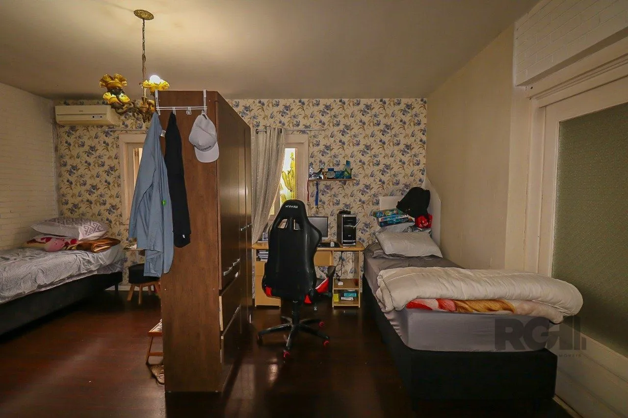 Imagem Casa com 2 quartos, vaga de garagem, churrasqueira, com 200m² privativos no centro de Esteio/RS