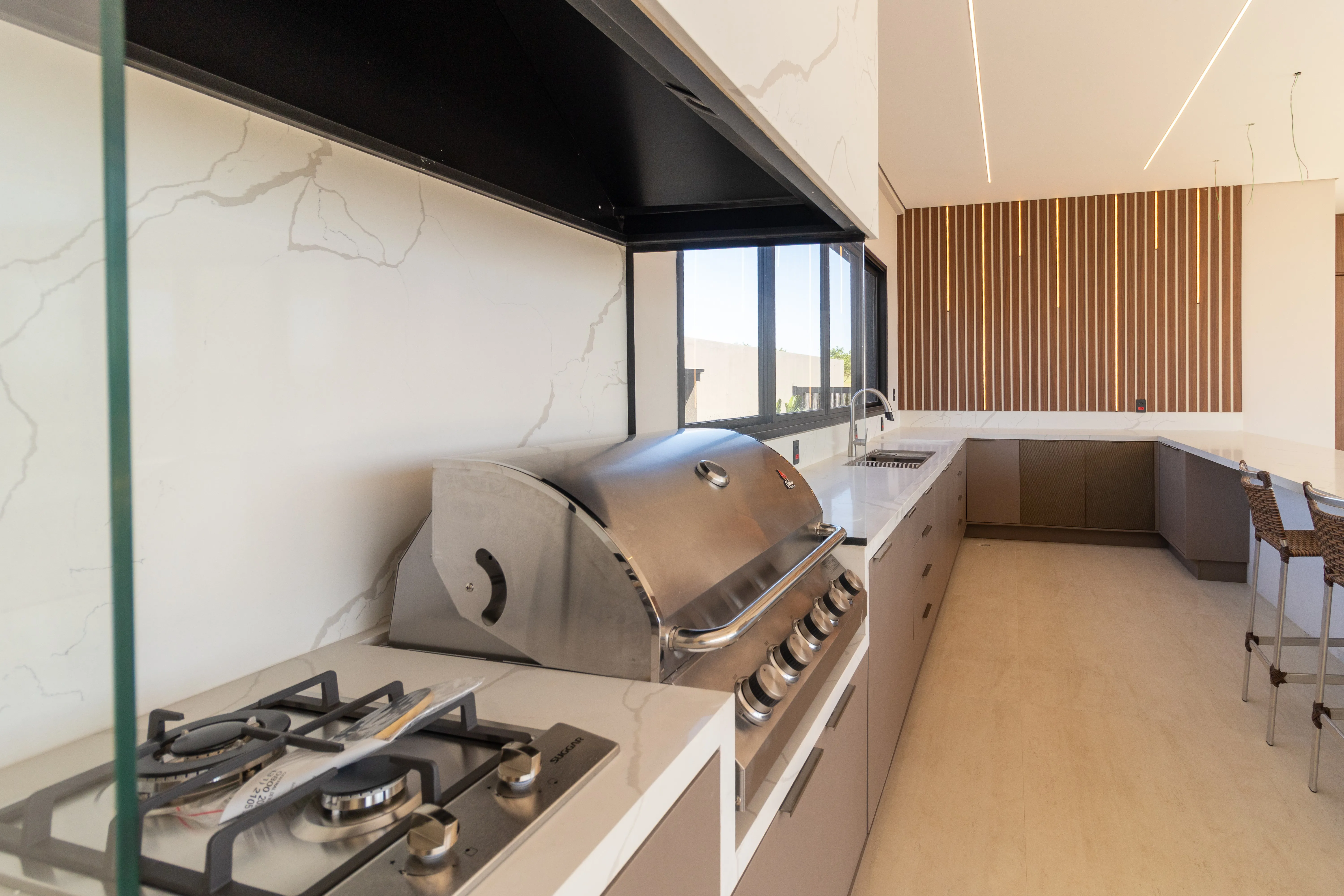 Imagem Condomínio Portofino | Reserva Ituparanga | 6 suítes | 720 m² | Piscina | Elevador | Sauna | Vista para a represa e campo de golfe.