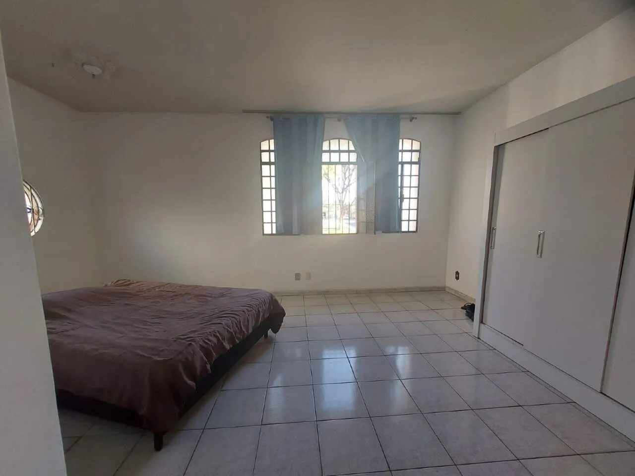 Imagem 4 VAGAS+ 5 QUARTOS +3 SUÍTES + 4 SALAS+ RESIDENCIAL OU COMERCIAL+VALOR DO M² MUITO ATRATIVO!!!!!!!!