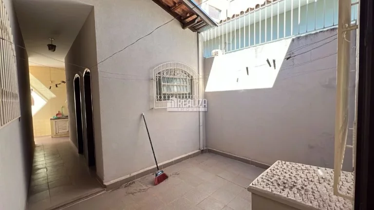 Imagem Casa à venda com 3 dormitórios no bairro Mercês, em Uberaba