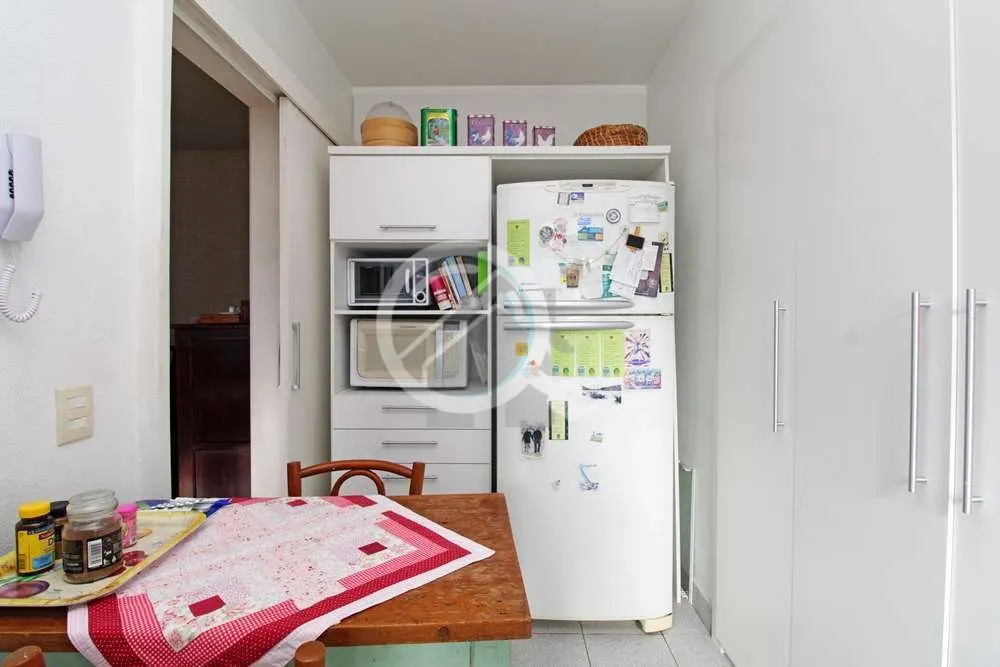 Imagem Localizado no coração do charmoso bairro Moinhos de Vento, este apartamento de 100m² oferece o eq...