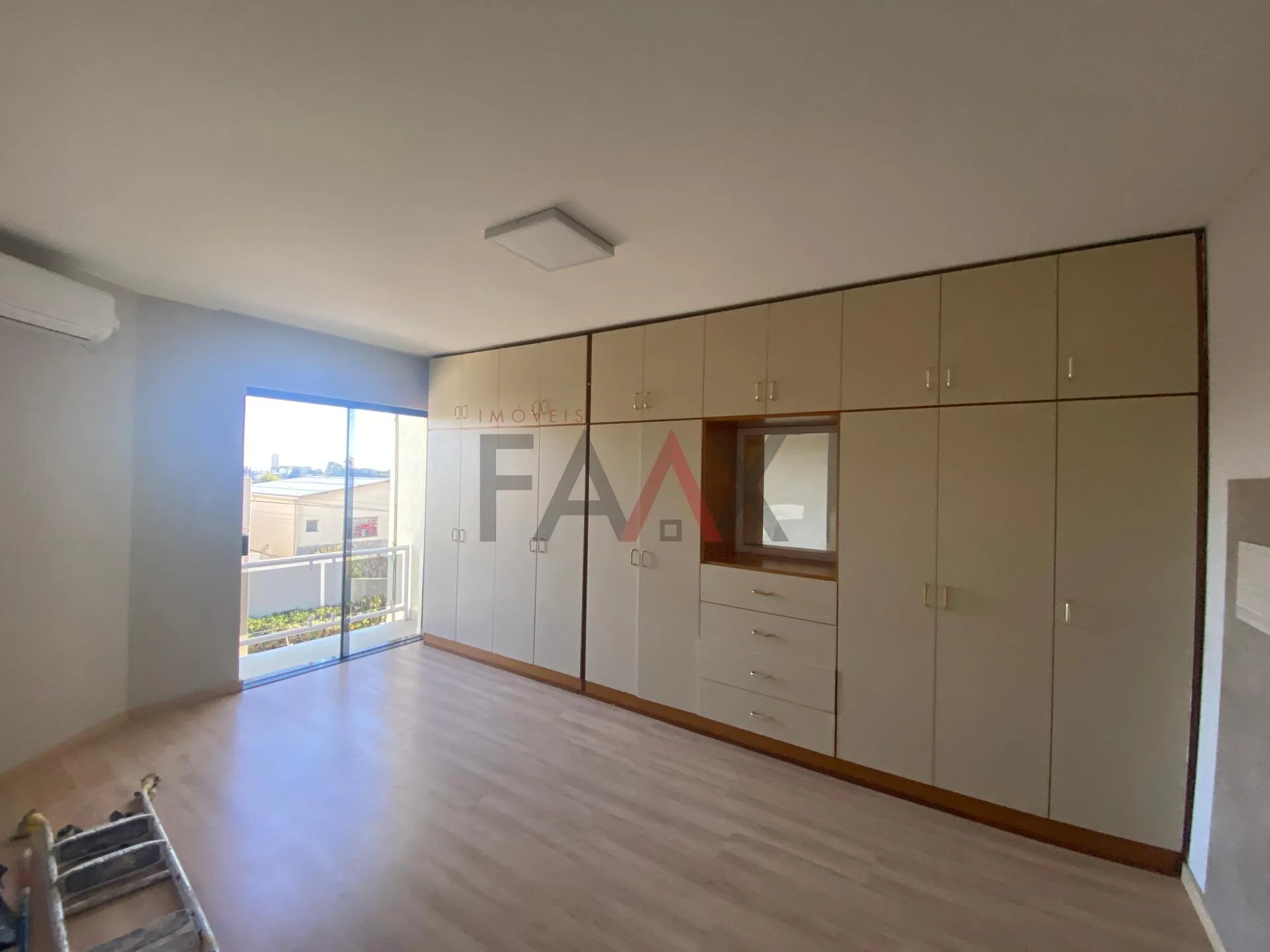 Imagem Sobrado com 4 dormitórios para locação,168.55 m², Alto da XV, GUARAPUAVA - PR