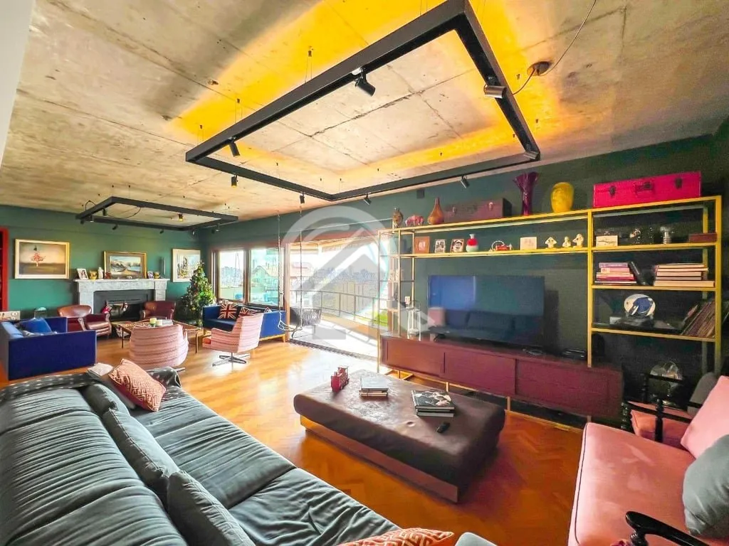 Imagem Localizado no prestigiado bairro Moinhos de Vento, este apartamento cheio de personalidade oferece u...