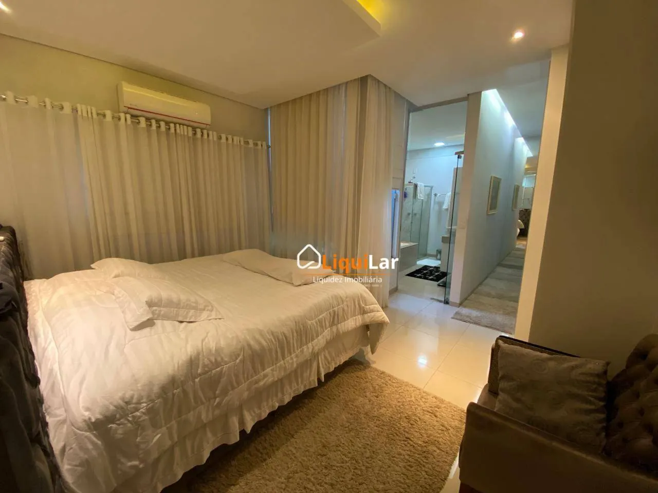 Imagem Lindíssima Casa com 3 suítes completa com armários