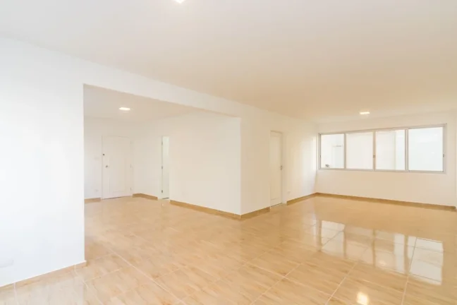 Imagem Apartamento 145M² Reformado, 3Q, 1 Suíte, 2 Banheiros, 1 Vaga, Sol da Manhã, Portaria 24h, Playground.