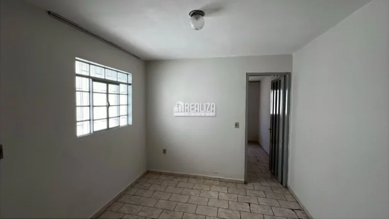 Imagem Casa para alugar no bairro Conjunto Cássio Rezende em Uberaba