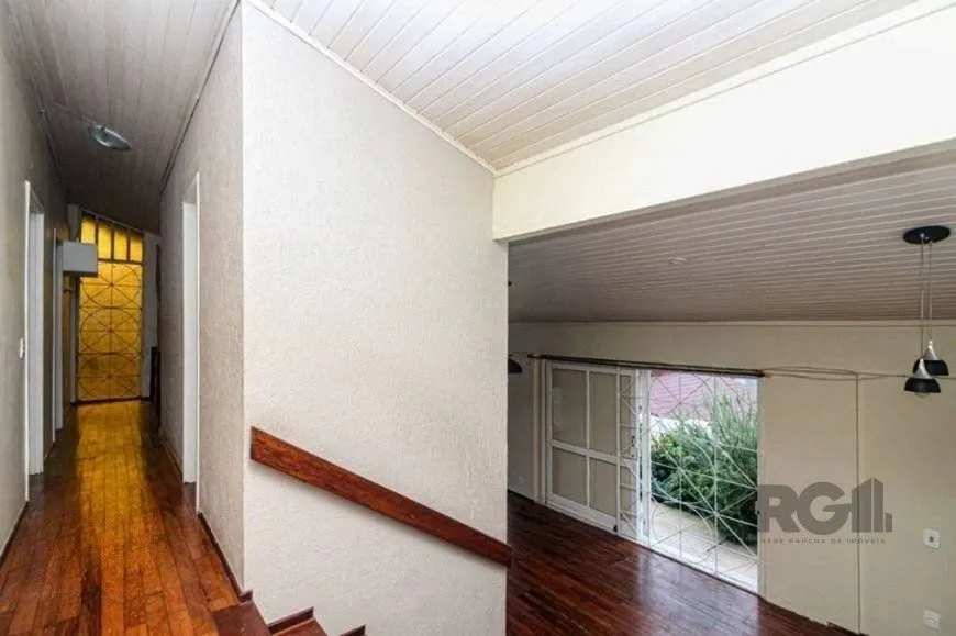 Imagem Excelente casa de 147m² com 3 dormitórios, 4 vagas e 1 piscina.